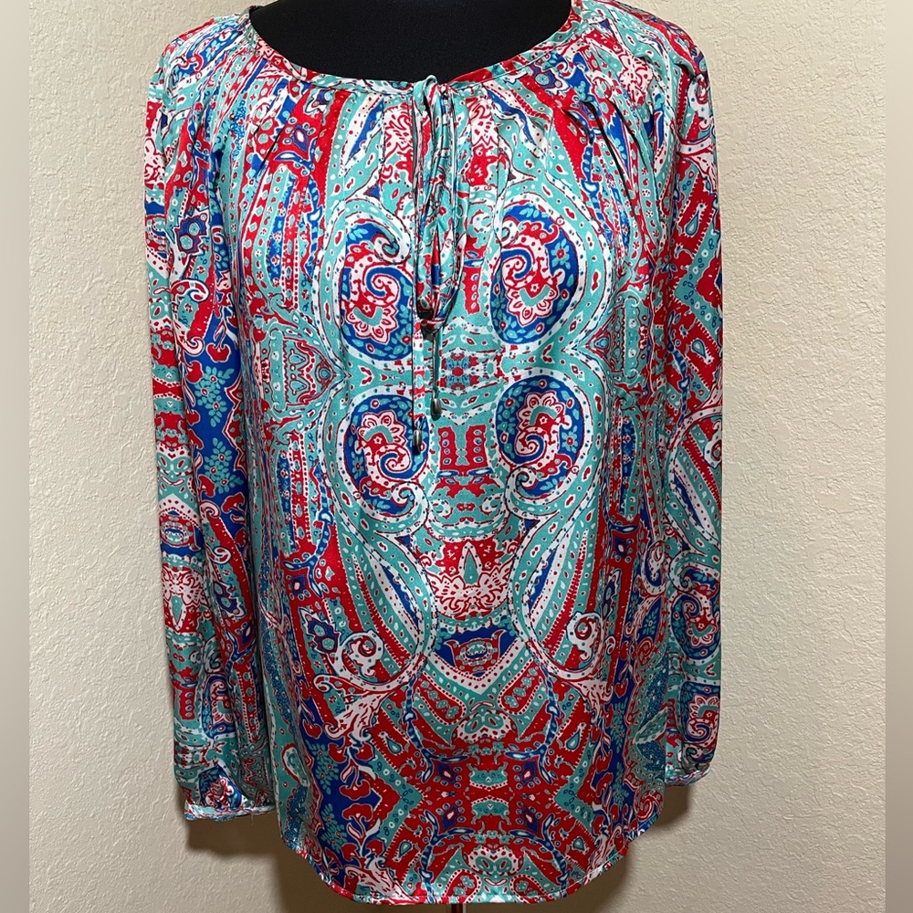 Ladies Jones New York Signature blouse, Size Medium.